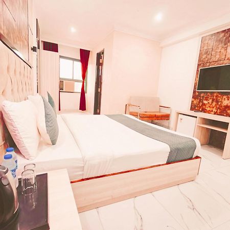 Hotel The Almora By Rs Global Near By Delhi International Airport With - Free Airport Drop Nueva Delhi Exterior foto