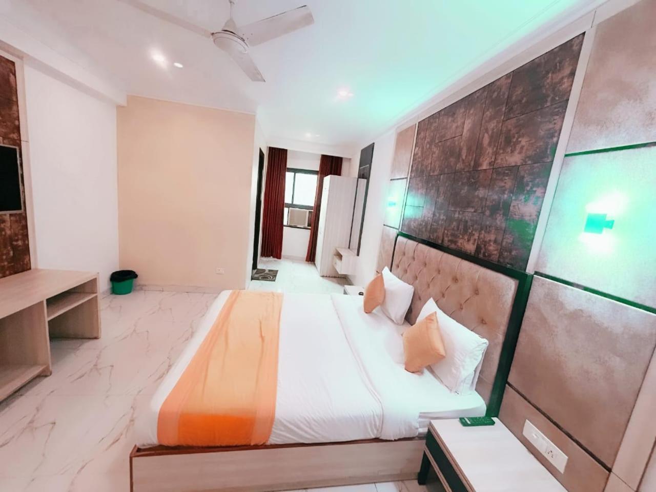 Hotel The Almora By Rs Global Near By Delhi International Airport With - Free Airport Drop Nueva Delhi Exterior foto