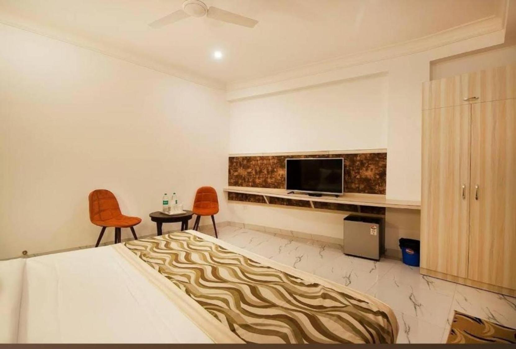 Hotel The Almora By Rs Global Near By Delhi International Airport With - Free Airport Drop Nueva Delhi Exterior foto