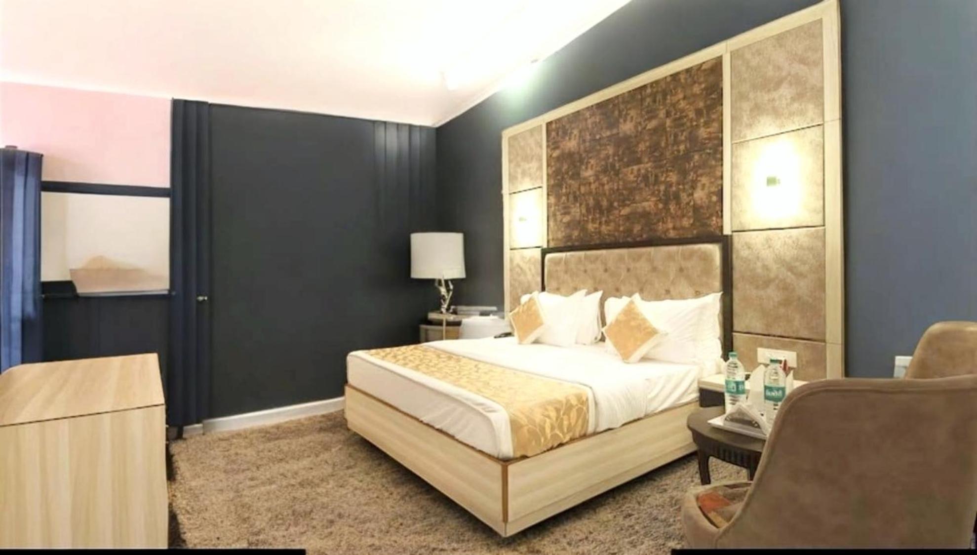 Hotel The Almora By Rs Global Near By Delhi International Airport With - Free Airport Drop Nueva Delhi Exterior foto
