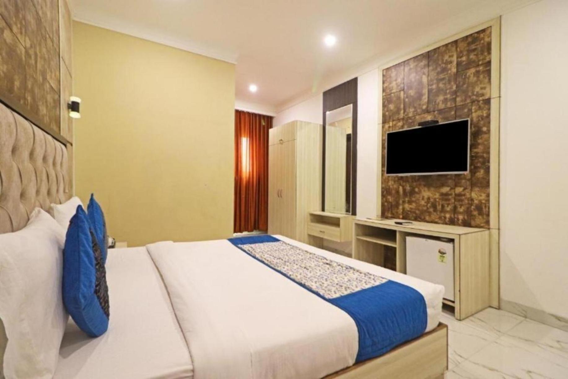 Hotel The Almora By Rs Global Near By Delhi International Airport With - Free Airport Drop Nueva Delhi Exterior foto