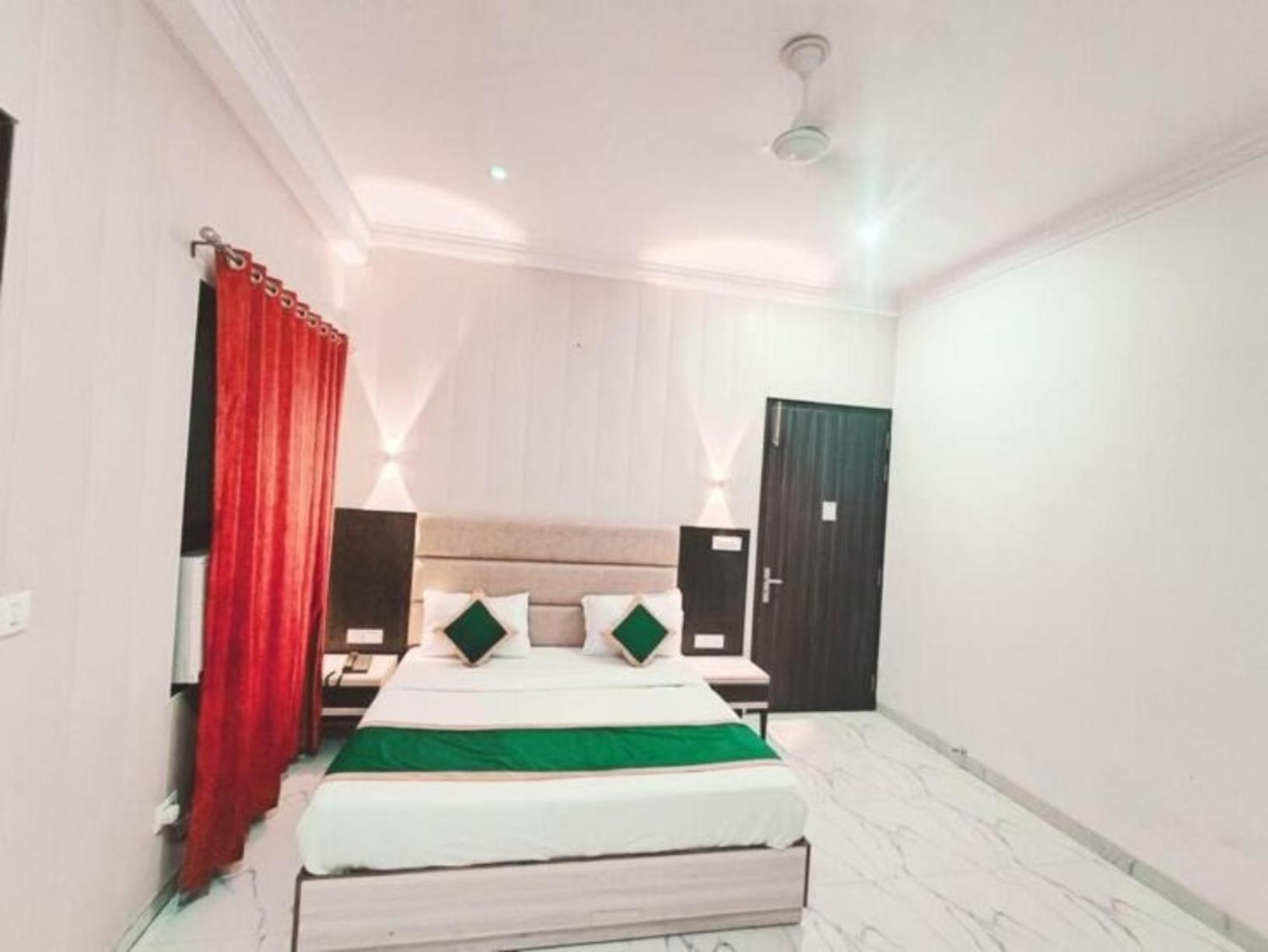 Hotel The Almora By Rs Global Near By Delhi International Airport With - Free Airport Drop Nueva Delhi Exterior foto