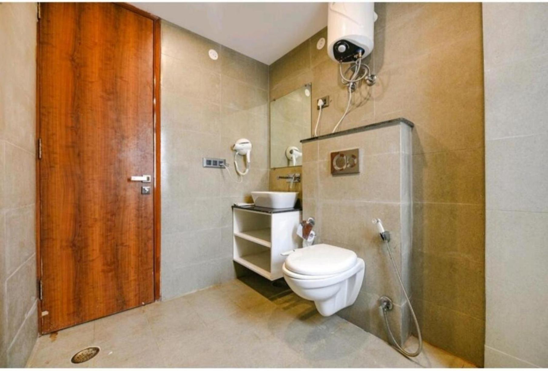 Hotel The Almora By Rs Global Near By Delhi International Airport With - Free Airport Drop Nueva Delhi Exterior foto