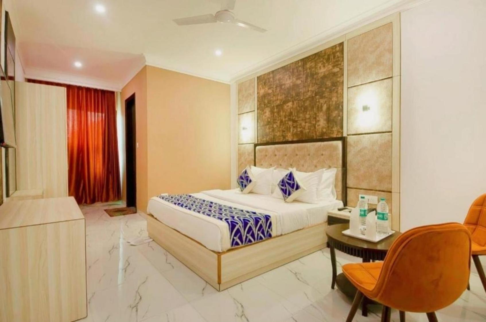 Hotel The Almora By Rs Global Near By Delhi International Airport With - Free Airport Drop Nueva Delhi Exterior foto