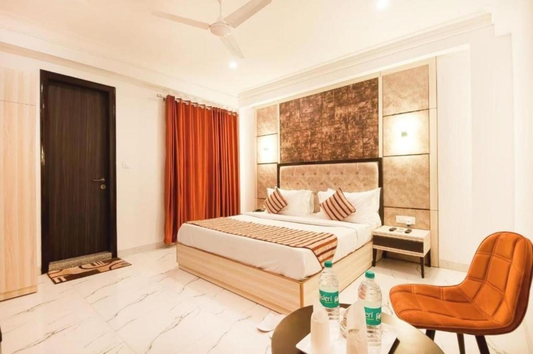 Hotel The Almora By Rs Global Near By Delhi International Airport With - Free Airport Drop Nueva Delhi Exterior foto